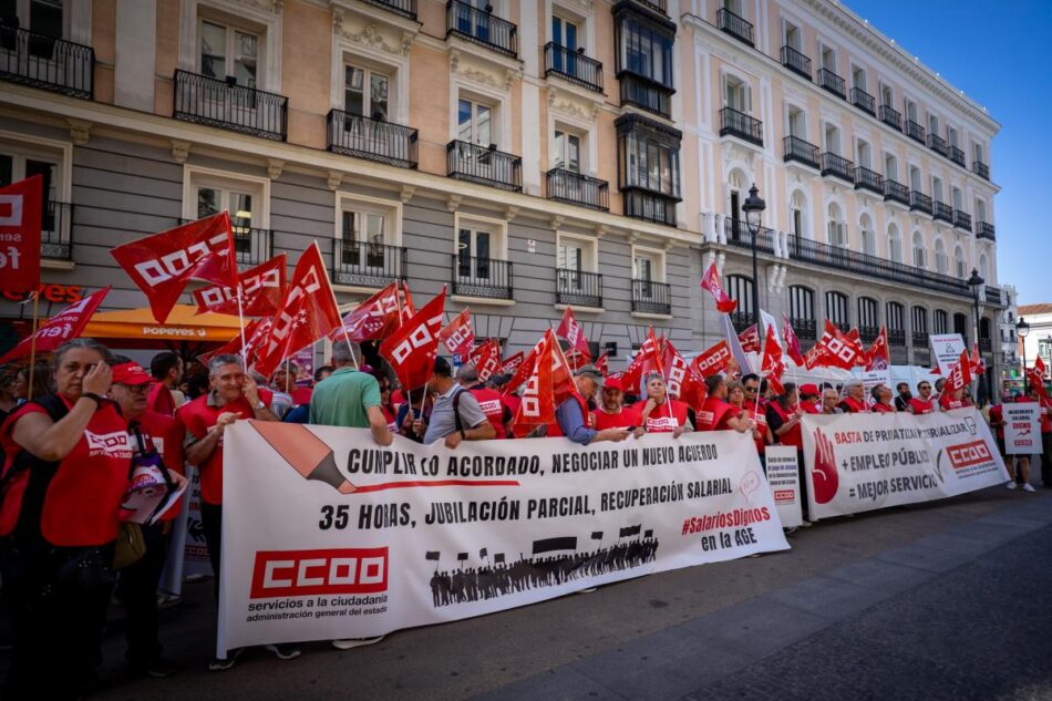 Decenas de trabajadoras y trabajadores públicos exigen al Gobierno el cumplimiento de los acuerdos en la Administración General del Estado