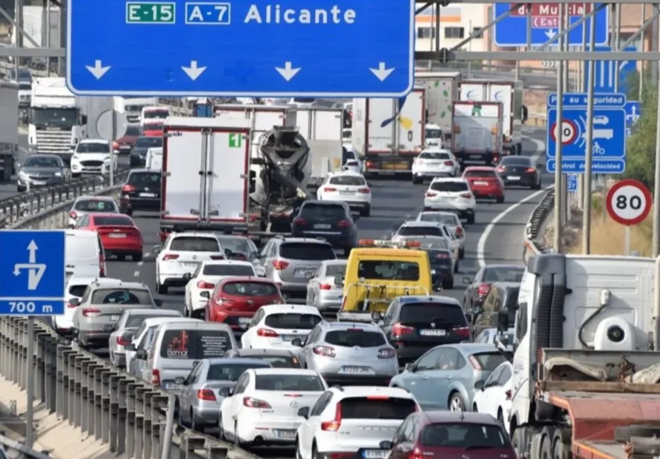 FACUA insta a la ampliación de la autovía del Mediterráneo para conseguir la descongestión del tráfico entre Murcia y Alicante