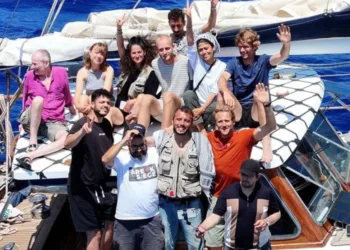 Dos activistas del Madleen en huelga de hambre en cárceles de «Israel»