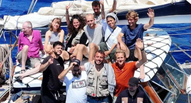 Dos activistas del Madleen en huelga de hambre en cárceles de «Israel»