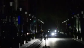 Apagón: Las eléctricas no pueden subir sus tarifas con la excusa de un incremento de costes hasta que finalice el contrato anual