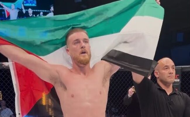 El luchador irlandés de artes marciales mixtas, Paddy McCorry, apalizó y derrotó al soldado sionista Shawky Faraj al grito «Free Palestine»
