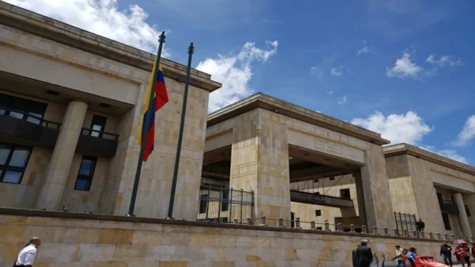 Corte constitucional de Colombia dictamina que CNE no puede investigar a Gustavo Petro