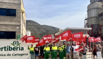 Otros diez días de huelga en las cinco fábricas de Fertiberia contra los despidos y por el futuro