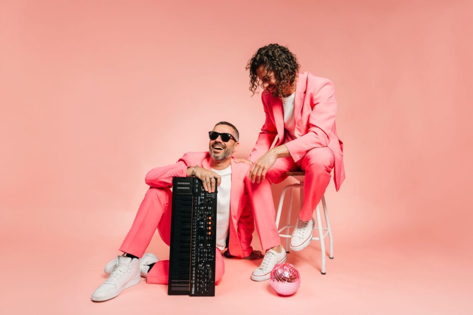 La banda Pink Flamingos & The Cherry Lovers presentó su nuevo single, Free to love, con una fiesta por el amor libre en Mercado de San Fernando