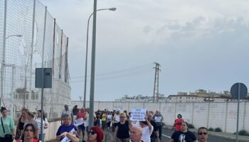 Cortes de tráfico y movilizaciones en los barrios obreros de Sevilla por las interrupciones eléctricas