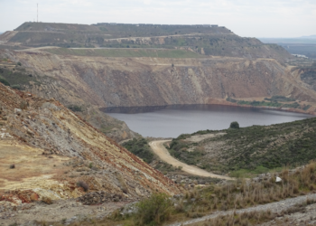 «Salvemos Doñana reclamamos mejor protección para Doñana y rechazamos los vertidos mineros de Aznalcóllar al río Guadalquivir»
