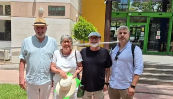 La Marea Blanca de Sevilla traslada sus críticas y reivindicaciones a la consejera de Salud de la Junta de Andalucía