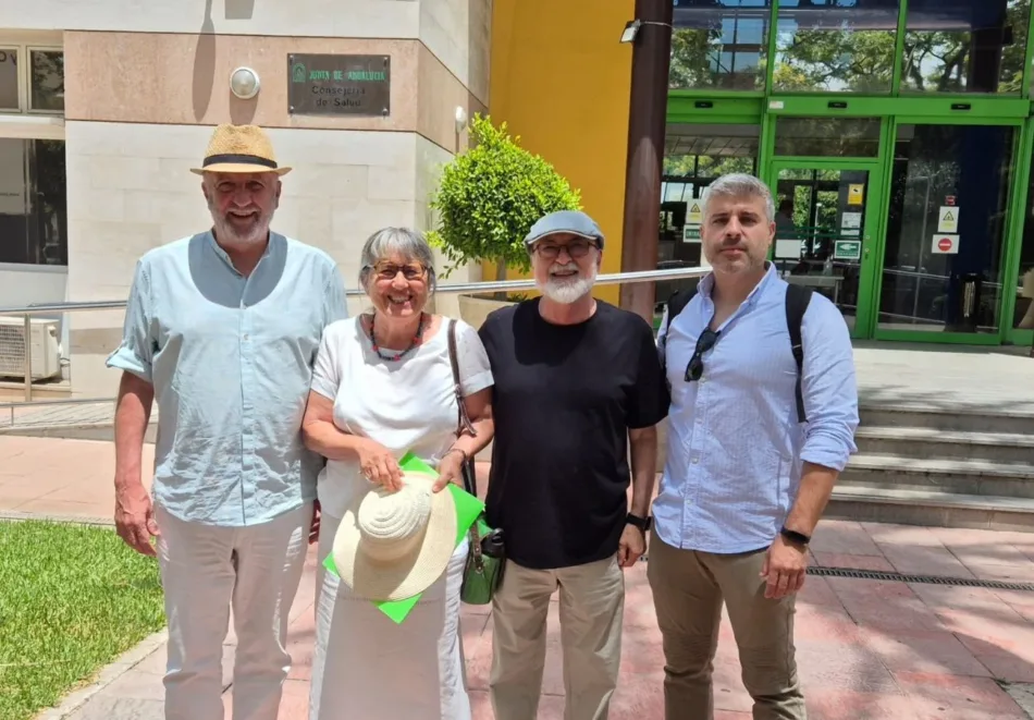 La Marea Blanca de Sevilla traslada sus críticas y reivindicaciones a la consejera de Salud de la Junta de Andalucía