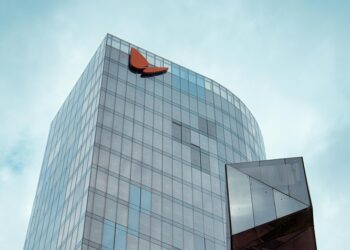 Naturgy triplicó el precio de la luz a un usuario sin previo aviso: tras la actuación de FACUA le ha anulado 1.800 euros facturados de más