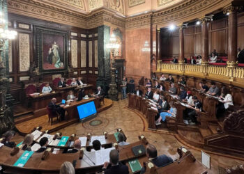 BComú i Junts formalitzen la petició d’un Plenari extraordinari perquè Collboni faci un balanç dels 2 anys de mandat