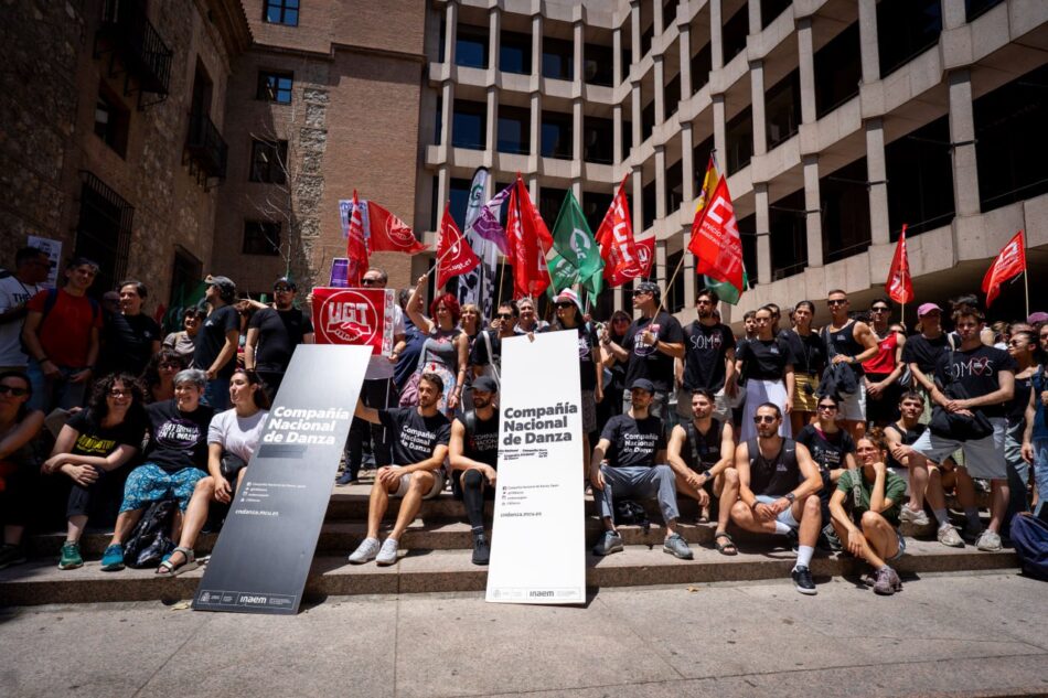 El personal del INAEM Cultura protagonizó una concentración con mucho arte para reivindicar sus derechos históricos y el cumplimiento de los acuerdos