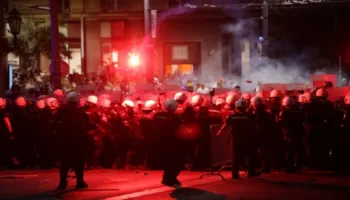 Serbia: Enfrentamientos durante protestas en Belgrado dejan 48 policías heridos