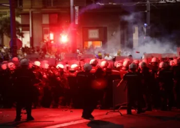 Serbia: Enfrentamientos durante protestas en Belgrado dejan 48 policías heridos