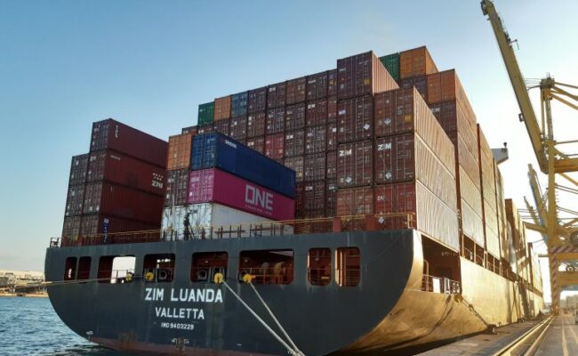Un nuevo barco vinculado al comercio de armas con Israel es denunciado por un supuesto delito de contrabando