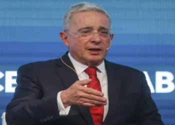 Fiscalía colombiana pide nueve años de prisión domiciliaria para Álvaro Uribe