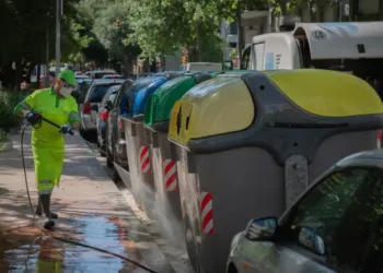 Dos treballadors de neteja viària de Barcelona hospitalitzats per cop de calor durant el matí d’aquest dimarts