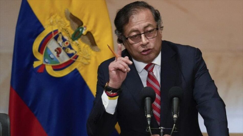 Gustavo Petro ordena a la Armada detener barcos que lleven carbón a Israel