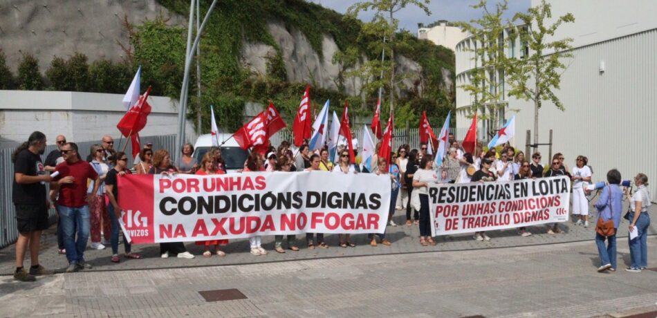 Traballadoras de residencias privadas e SAF mobilízanse nos edificios da Xunta por condicións laborais e salariais dignas