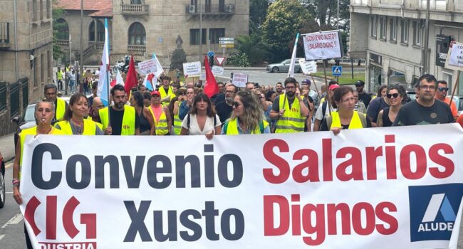 Persoal de Aludec leva as súas reivindicacións por convenios dignos ás rúas de Pontevedra