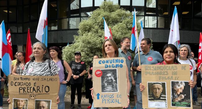 Traballadoras do SAF mobilízanse diante da FEGAMP en demanda de condicións laborais dignas