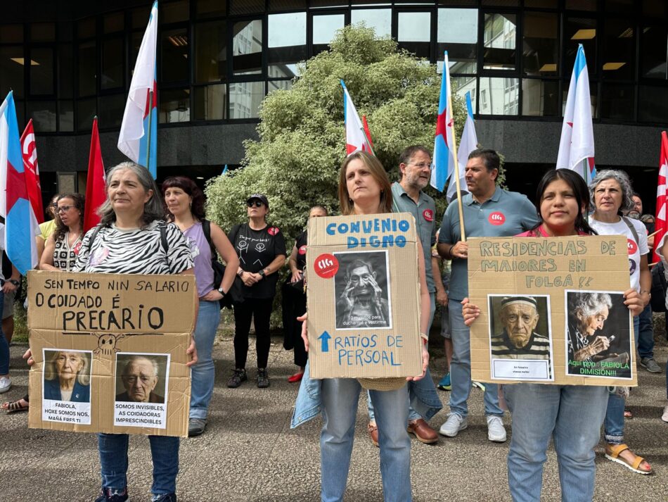 Traballadoras do SAF mobilízanse diante da FEGAMP en demanda de condicións laborais dignas