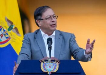 Gustavo Petro defiende zona económica de Colombia y Venezuela, y responde a críticas de Uribe