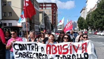 Traballadoras de Eroski-Familia proseguen en Ferrol coas protestas contra a sobrecarga laboral e por salarios dignos