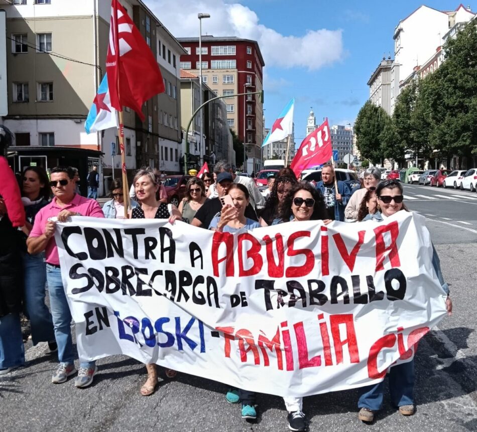 Traballadoras de Eroski-Familia proseguen en Ferrol coas protestas contra a sobrecarga laboral e por salarios dignos