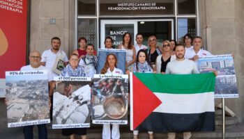 Sanitarias de Tenerife se concentraron en protesta por Palestina y en apoyo al hospital Nasser de Gaza, sitiado por el régimen sionista