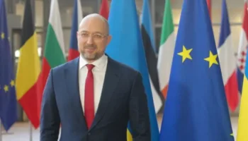 Primer ministro de Ucrania presenta su dimisión ante el Parlamento del país