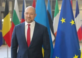 Primer ministro de Ucrania presenta su dimisión ante el Parlamento del país