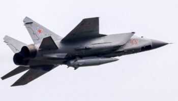 Masivo ataque de Rusia con misiles hipersónicos Kinzhal y drones contra aeródromos ucranianos