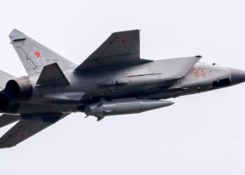 Masivo ataque de Rusia con misiles hipersónicos Kinzhal y drones contra aeródromos ucranianos