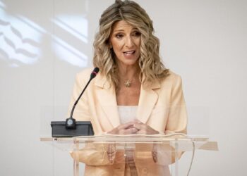 El Gobierno aprueba ampliar en tres semanas los permisos de nacimiento y cuidado de menores hasta los ocho años