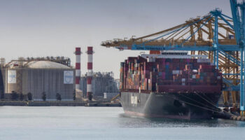 El acero de la empresa Sidenor con destino a Israel continúa en el puerto de Barcelona