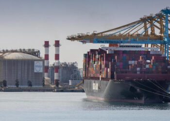 El acero de la empresa Sidenor con destino a Israel continúa en el puerto de Barcelona
