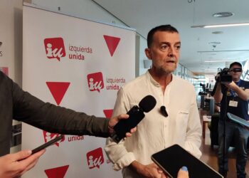 Maíllo presenta la propuesta redactada por IU para abrir una comisión de investigación sobre el ‘caso Montoro’ y señala que esta red corrupta da ejemplo de “la ‘Hacienda patriótica’ del PP”