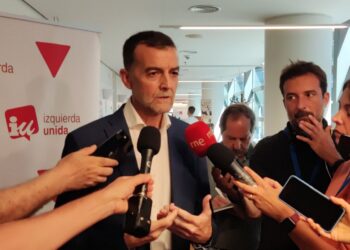 Antonio Maíllo advierte de que “el PP y Vox ya son indistinguibles” tras su congreso después de que Feijóo “haya abierto la pista de cohesión y de alianza entre ambas formaciones”