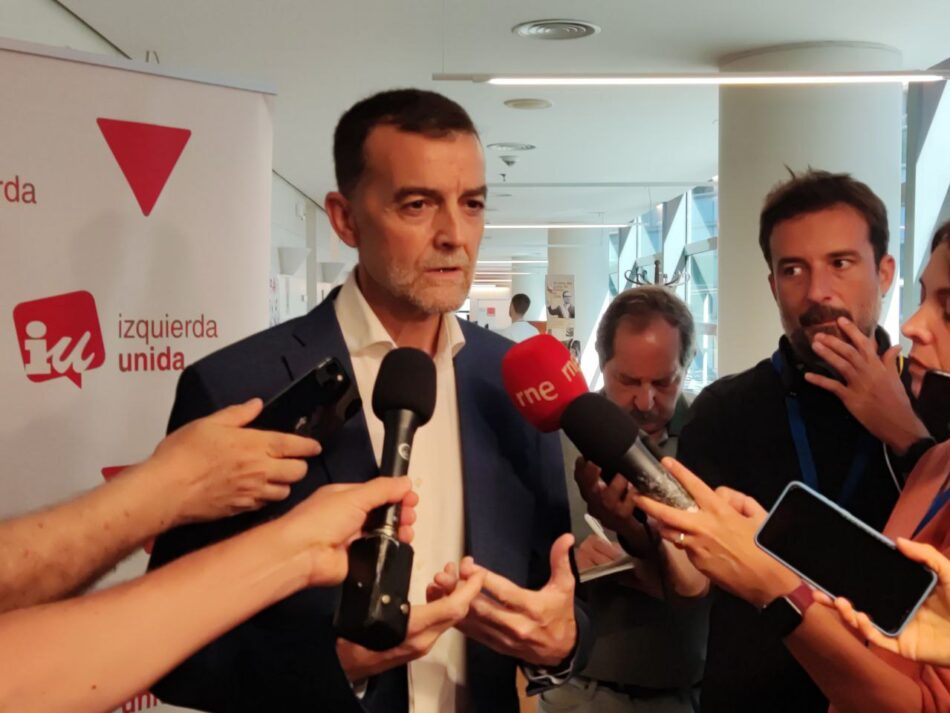 Antonio Maíllo advierte de que “el PP y Vox ya son indistinguibles” tras su congreso después de que Feijóo “haya abierto la pista de cohesión y de alianza entre ambas formaciones”