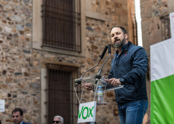 Els Comuns denuncien Abascal i els portaveus de VOX per delictes d’odi pels fets de Torre Pacheco