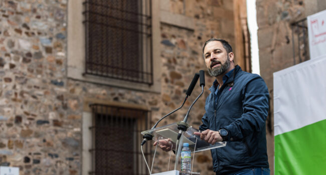 Els Comuns denuncien Abascal i els portaveus de VOX per delictes d’odi pels fets de Torre Pacheco