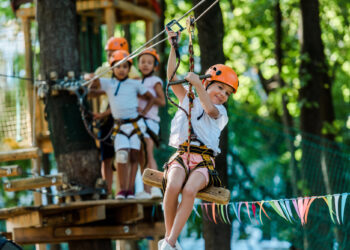 ¿Es buena idea enviar a tu hijo a un campamento de verano para adolescentes lejos de casa?