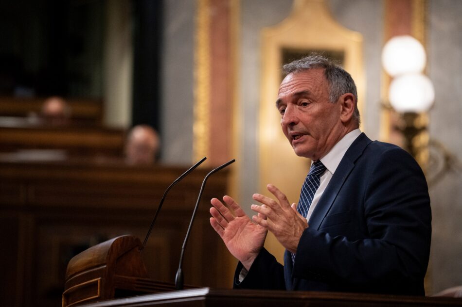 Enrique Santiago reclama a Sánchez en el Pleno que “salgamos de la OTAN” y le recuerda que “la posición de IU y de toda la izquierda plurinacional es clara: ni 5%, ni 2% del PIB para rearme”
