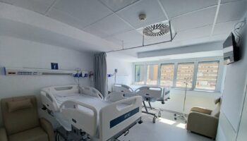 Mareas Blancas denuncian cierre de camas bajo la aberrante excusa de las vacaciones sanitarias