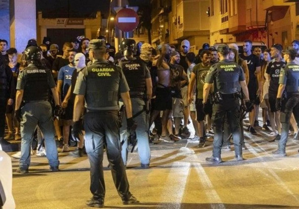 Izquierda Unida formalizó ayer ante la Fiscalía a través de IU-Verdes y PC de la Región de Murcia una denuncia por supuestos delitos de odio, amenazas y desórdenes en Torre Pacheco
