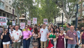 Maíllo califica de “acto de emoción democrática” la gran manifestación en Murcia contra el racismo tras los incidentes en Torre Pacheco y destaca que “han fracasado los que azuzan el odio”