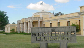 El Ministerio de Educación del Gobierno de izquierda de Bernardo Arévalo reformó más de cuatro mil escuelas en Guatemala en 2025
