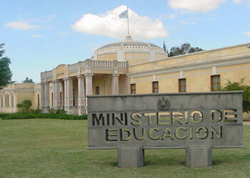 El Ministerio de Educación del Gobierno de izquierda de Bernardo Arévalo reformó más de cuatro mil escuelas en Guatemala en 2025