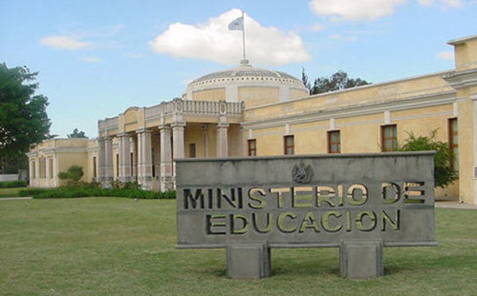 El Ministerio de Educación del Gobierno de izquierda de Bernardo Arévalo reformó más de cuatro mil escuelas en Guatemala en 2025